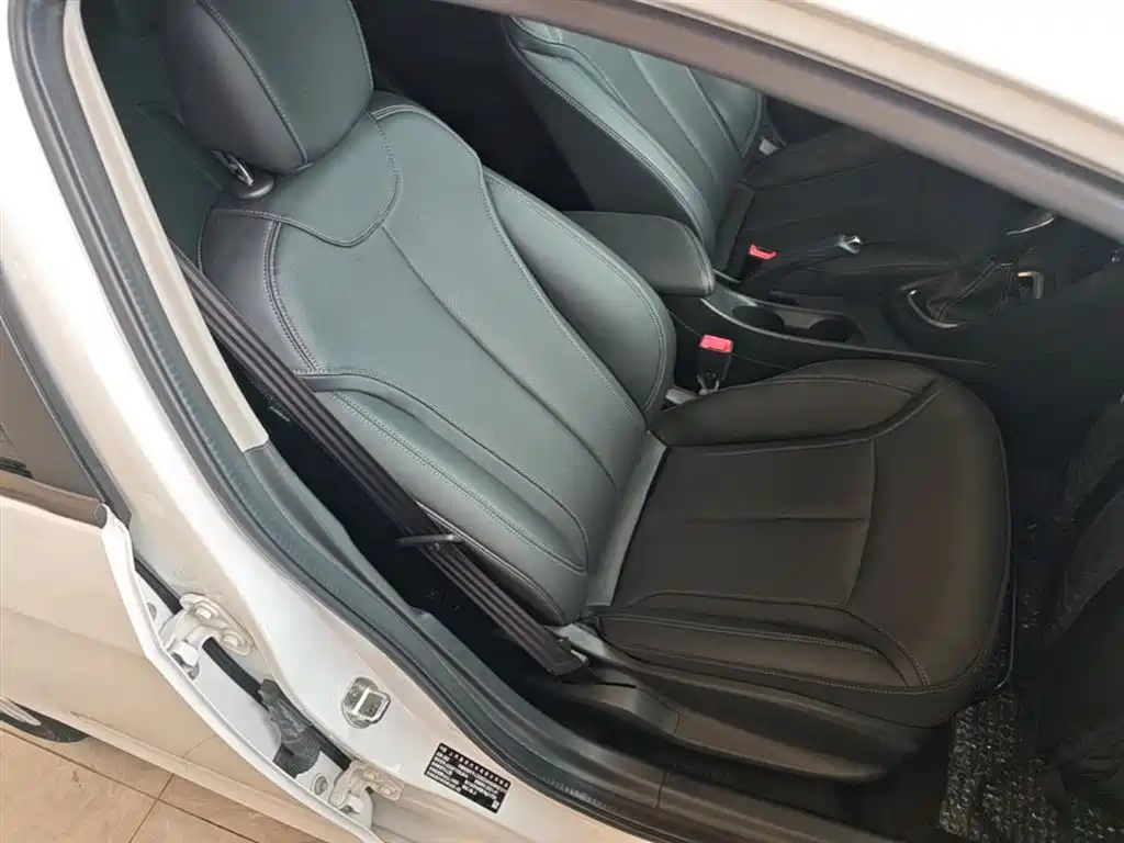Фото 25 - Buick Excelle