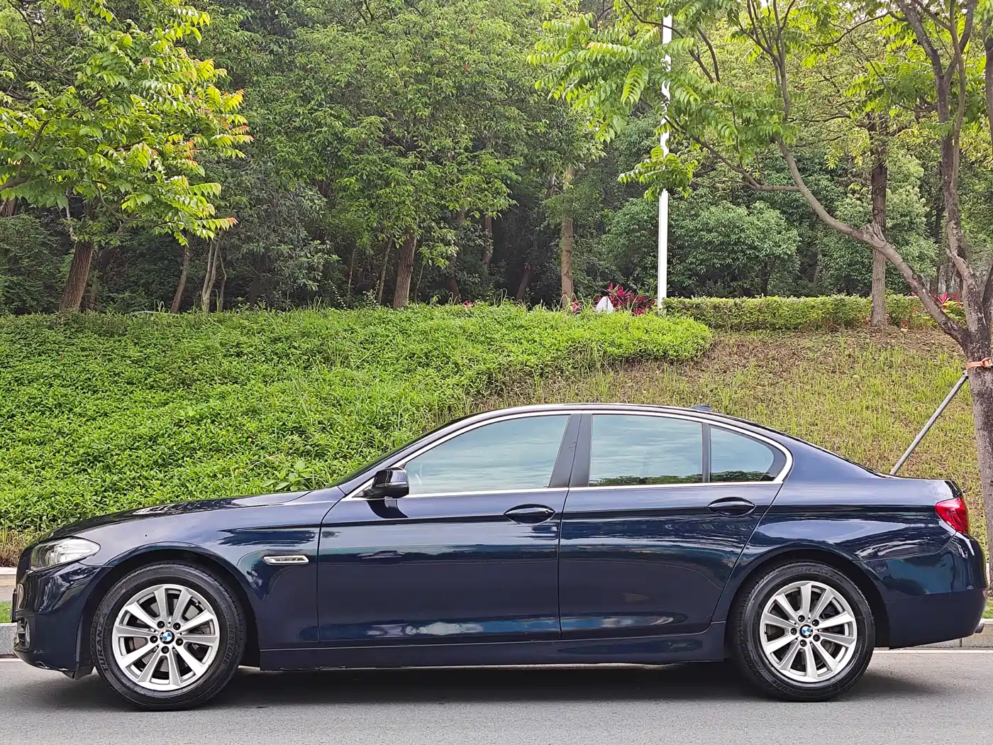 BMW 5 Series (Import) 2014 520i Classic фото 4