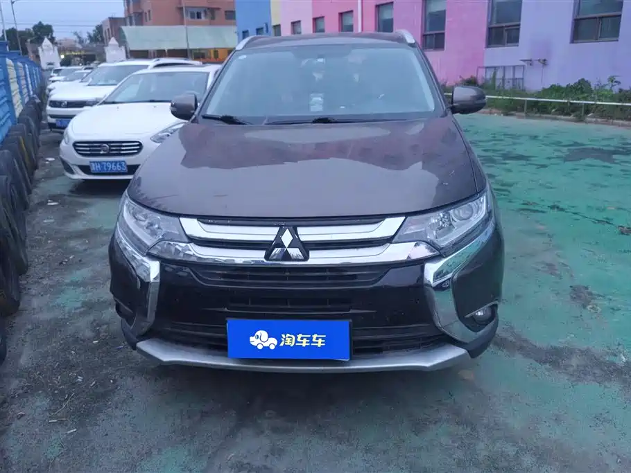 MITSUBISHI OUTLANDER