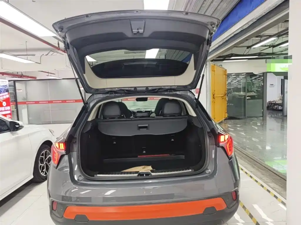 Lynk & Co 02 2018 Model 1.5T DCT 2WD Yao Pro Edition China V фото 19