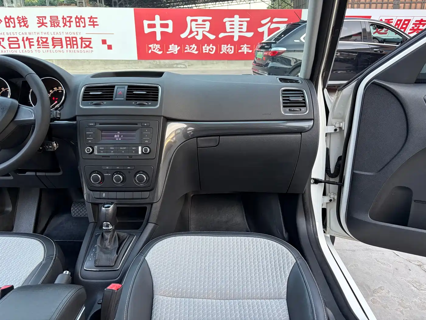 Škoda Yeti 2016 1.4TSI DSG Forward Edition фото 11