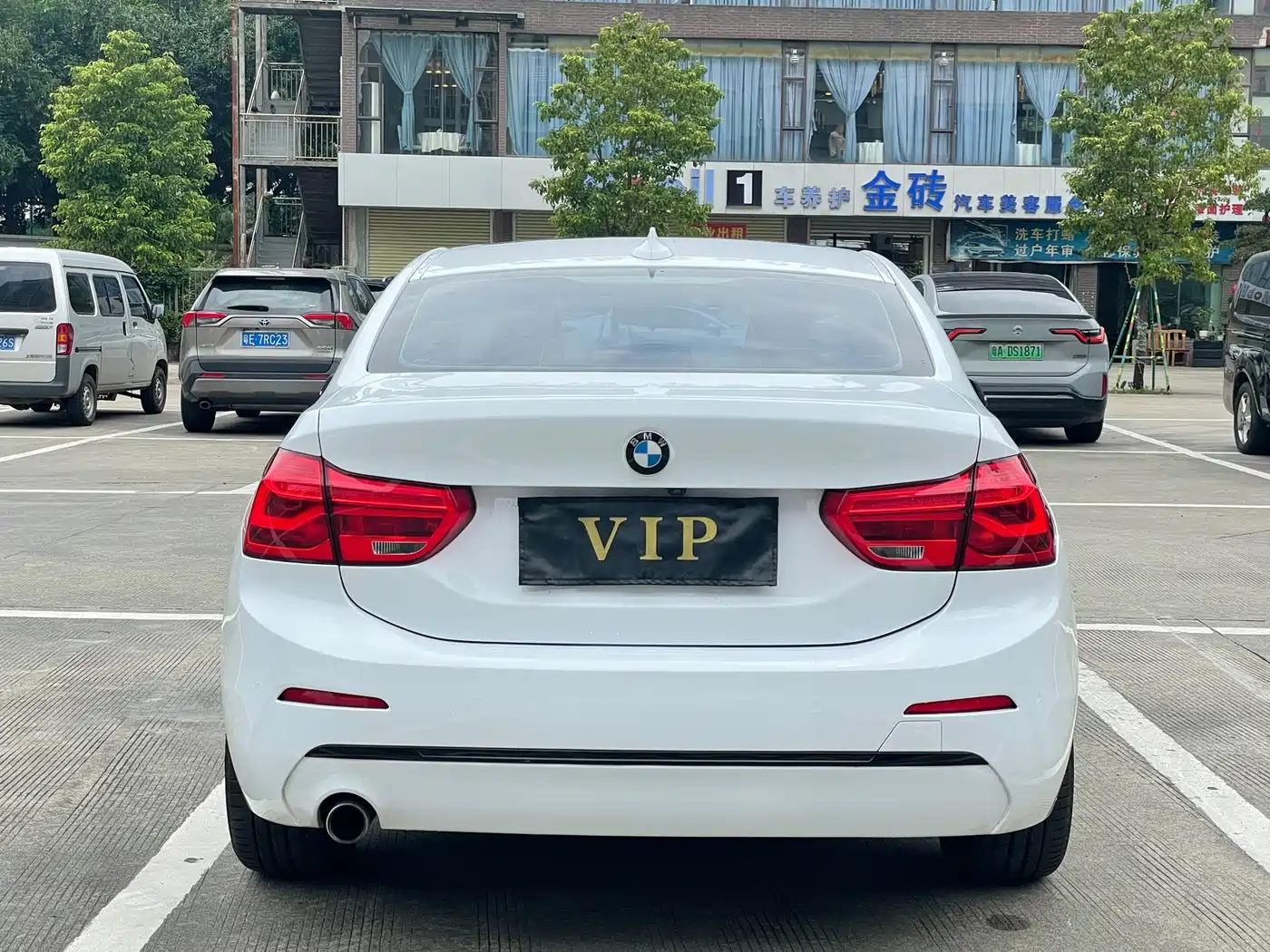 BMW 1 Series 2018 118i Sport Edition фото 35