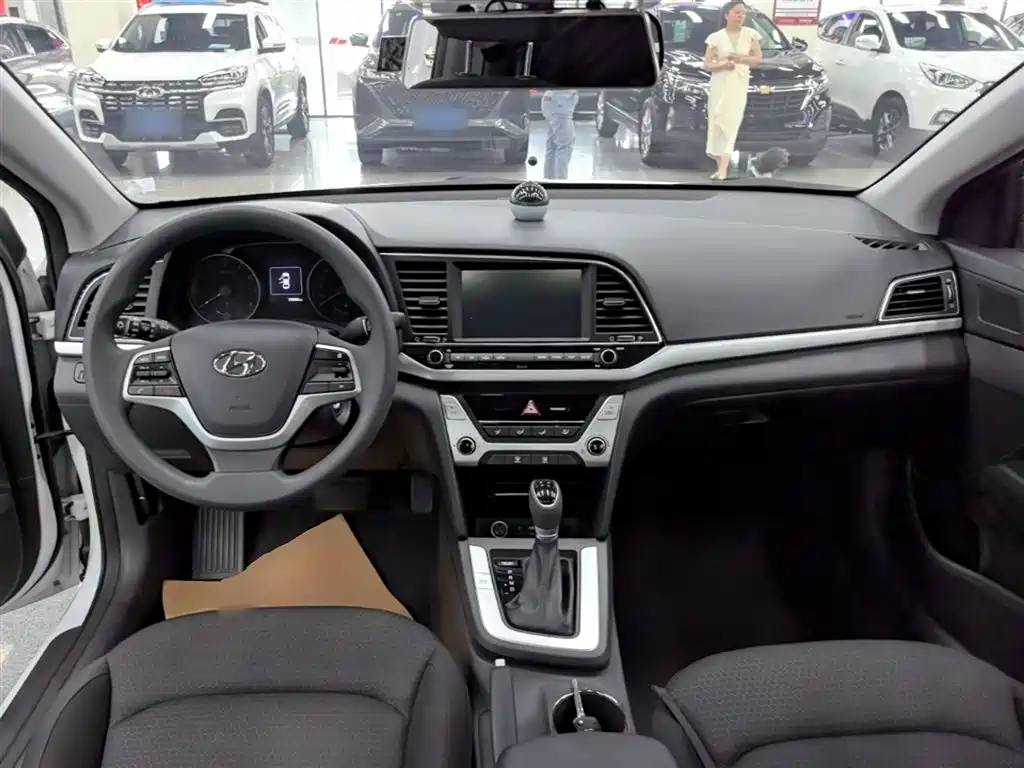 Hyundai Elantra 2016 Model 1.6L Automatic Smart Elite фото 10