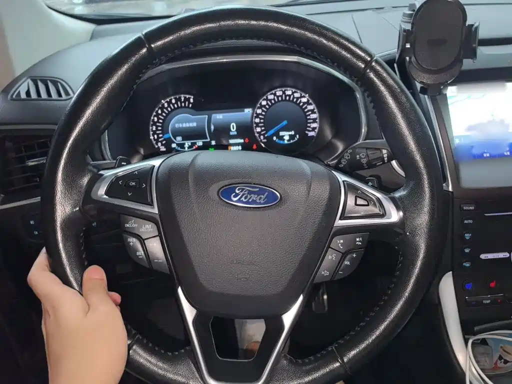 Фото 3 - Ford Edge