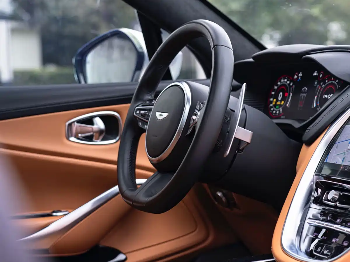 Aston Martin DBX 2024 2024 3.0T STRAIGHT-SIX