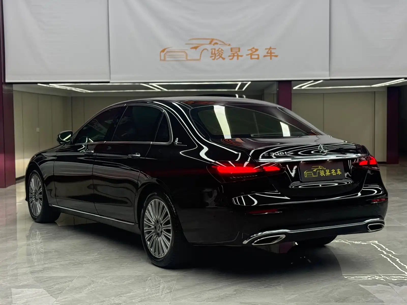 Фото 7 - Mercedes-Benz E-Class