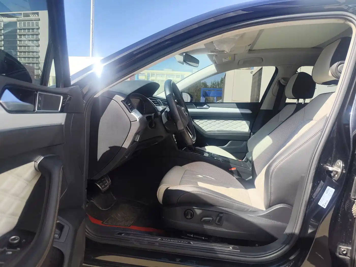 Volkswagen Magotan 2023 Model 2 Million Commemorative Edition 330TSI DSG Luxury фото 7