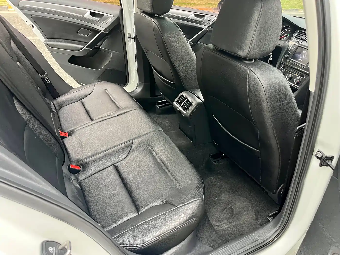 Volkswagen Golf 2017 230TSI Auto Comfort Millionth Anniversary Edition фото 9