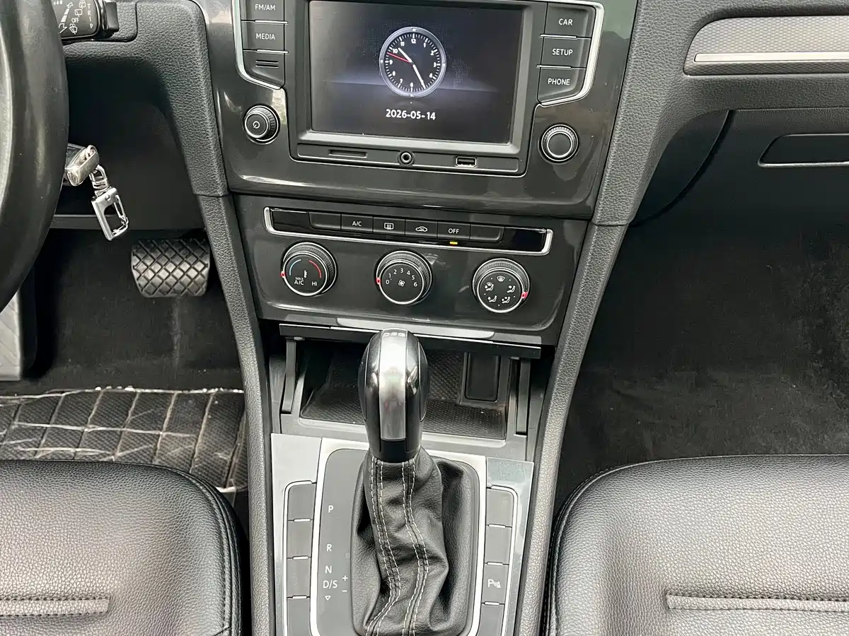 Volkswagen Golf 2017 230TSI Auto Comfort Millionth Anniversary Edition фото 13