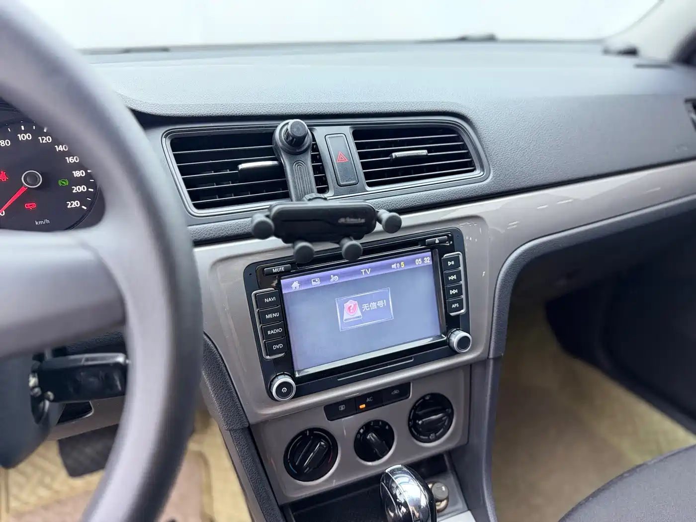 Volkswagen Lavida 2013 1.6L Automatic Trend Edition фото 8