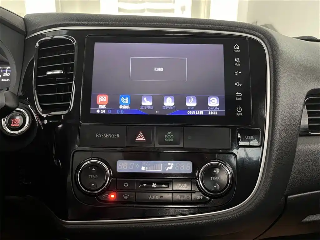 Mitsubishi Outlander 2016 2.4L 4WD Luxury Edition 7-seater фото 11