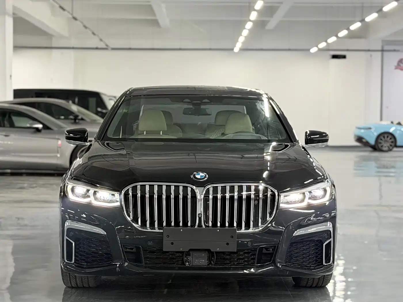 BMW 7 Series 2016 750Li xDrive 4-Seater фото 2
