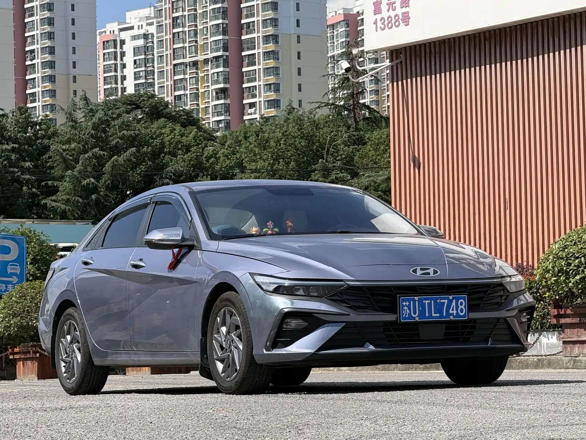 Photo 4 - Hyundai Elantra