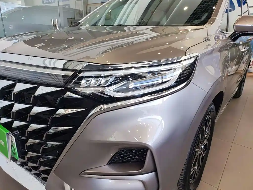 Roewe iMAX8 EV 2024 2025 1.5T DMH Land Luxury Edition