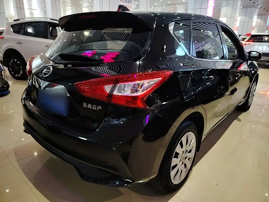 Фото 7 - Nissan Tiida