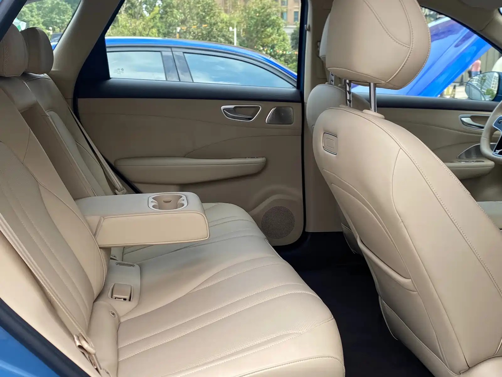 Photo 11 - Shangjie SUV