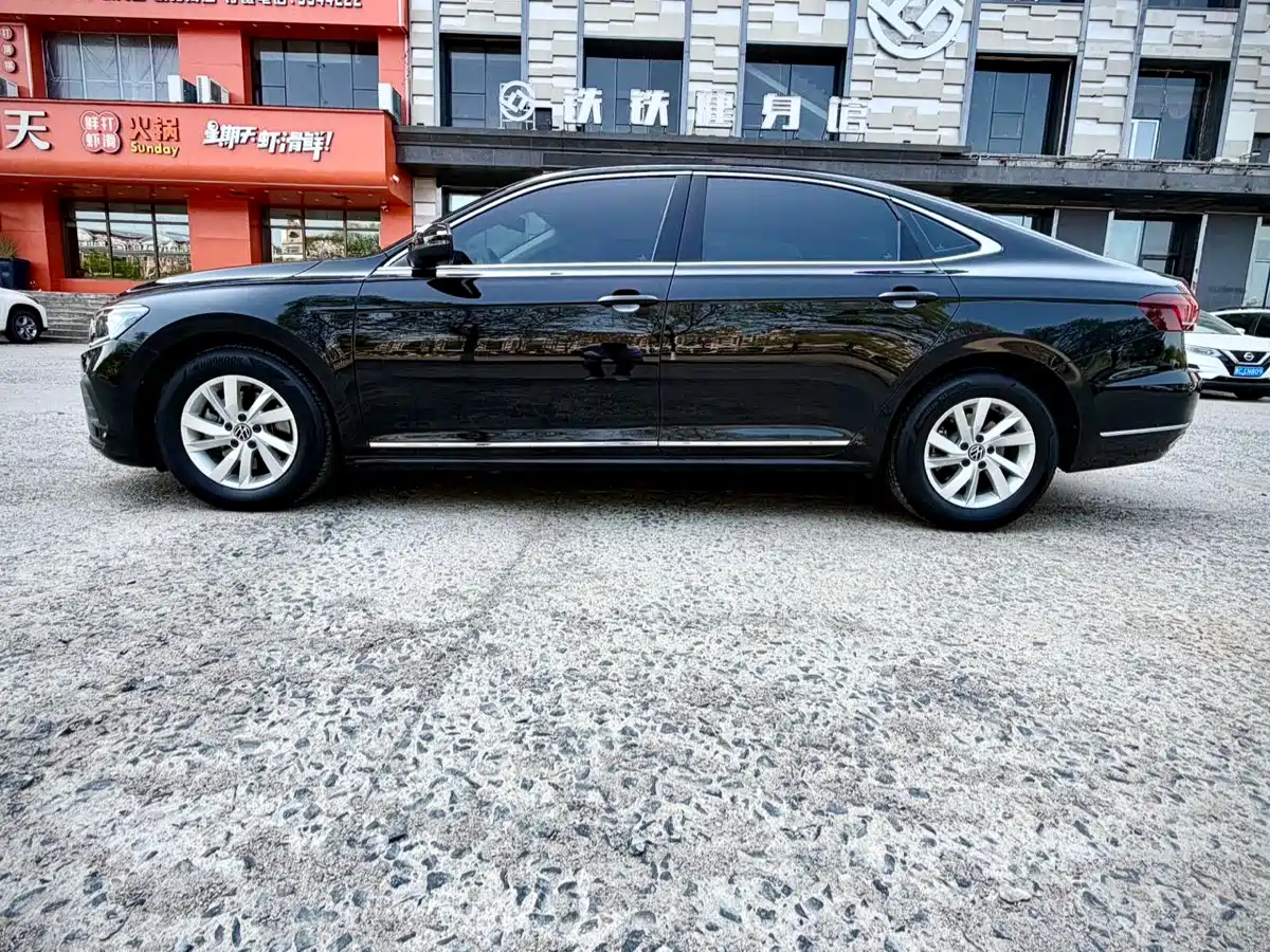 Volkswagen Passat 2022 280TSI Business Edition фото 8
