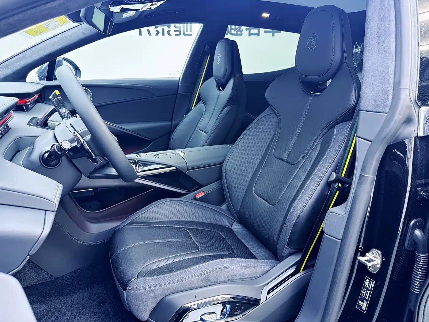 Lotus Cars ELETRE 2025 600 Touring фото 19