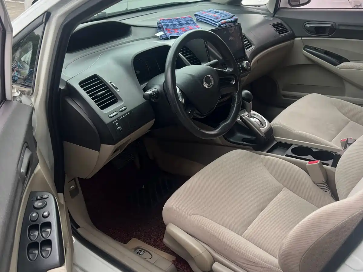 CIIMO CIIMO 2015 2015 1.8L Automatic Comfort Edition