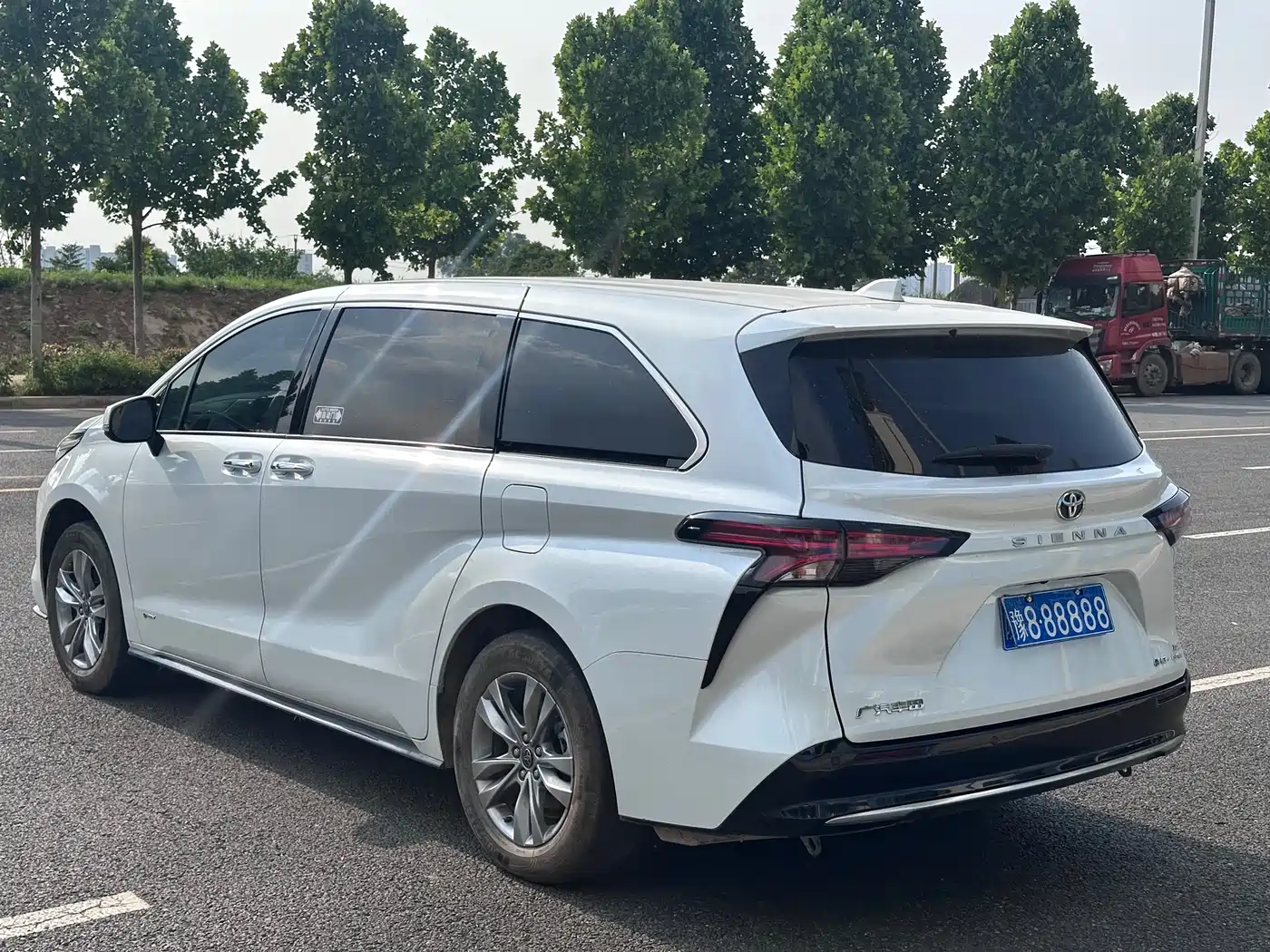 Toyota Sienna 2024 2.5L Hybrid AWD Luxury Edition фото 8