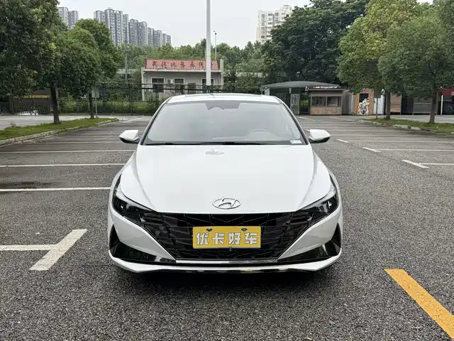 Hyundai Elantra 2022 240TGDi DCT LUX Premium Edition — фото 4