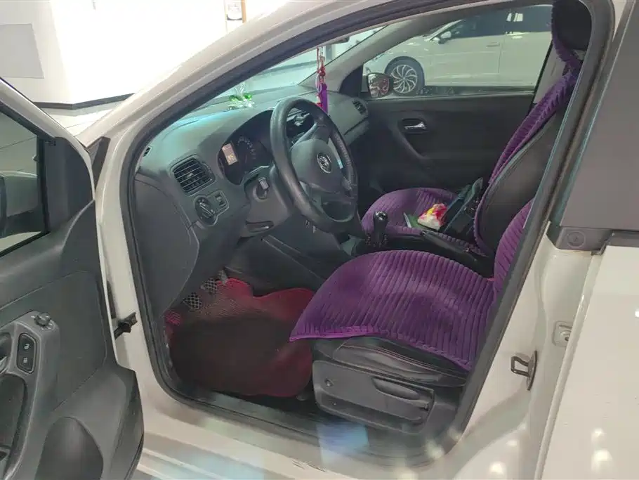 Volkswagen Polo 2016 1.4L Manual Trend фото 9