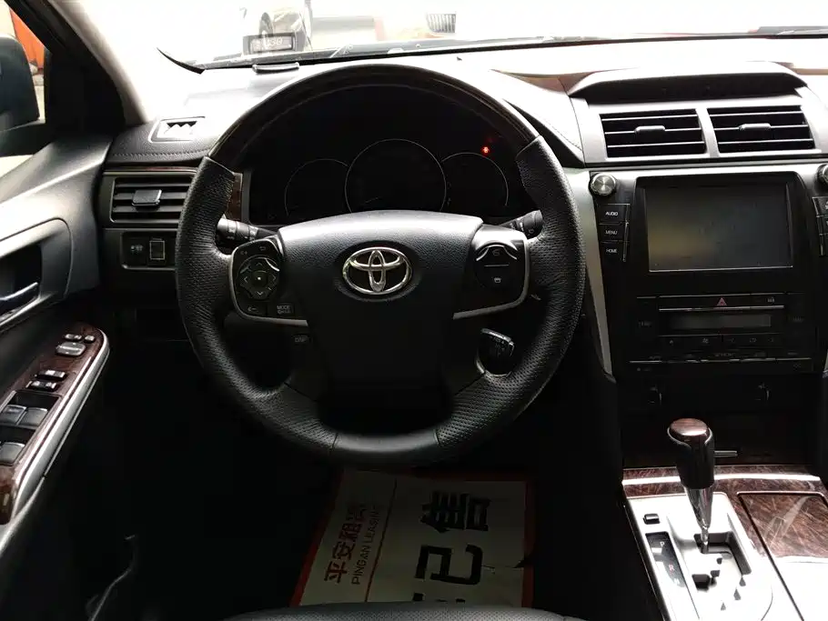 Toyota Camry 2016 2.0E 10th Anniversary Elite Edition фото 15