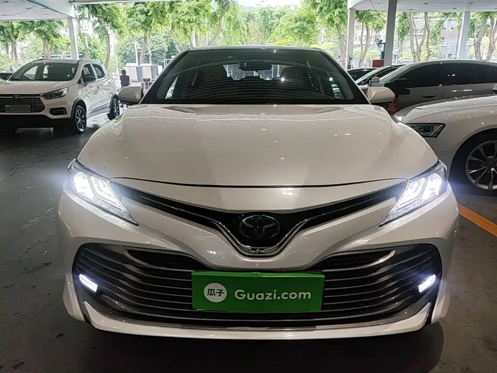 Toyota Camry 2019 Hybrid 2.5HG Luxury Edition China VI фото 3