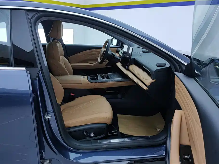 Geely Galaxy Galaxy Xingyao 8 2025 130km EM-P Explorer Edition фото 8
