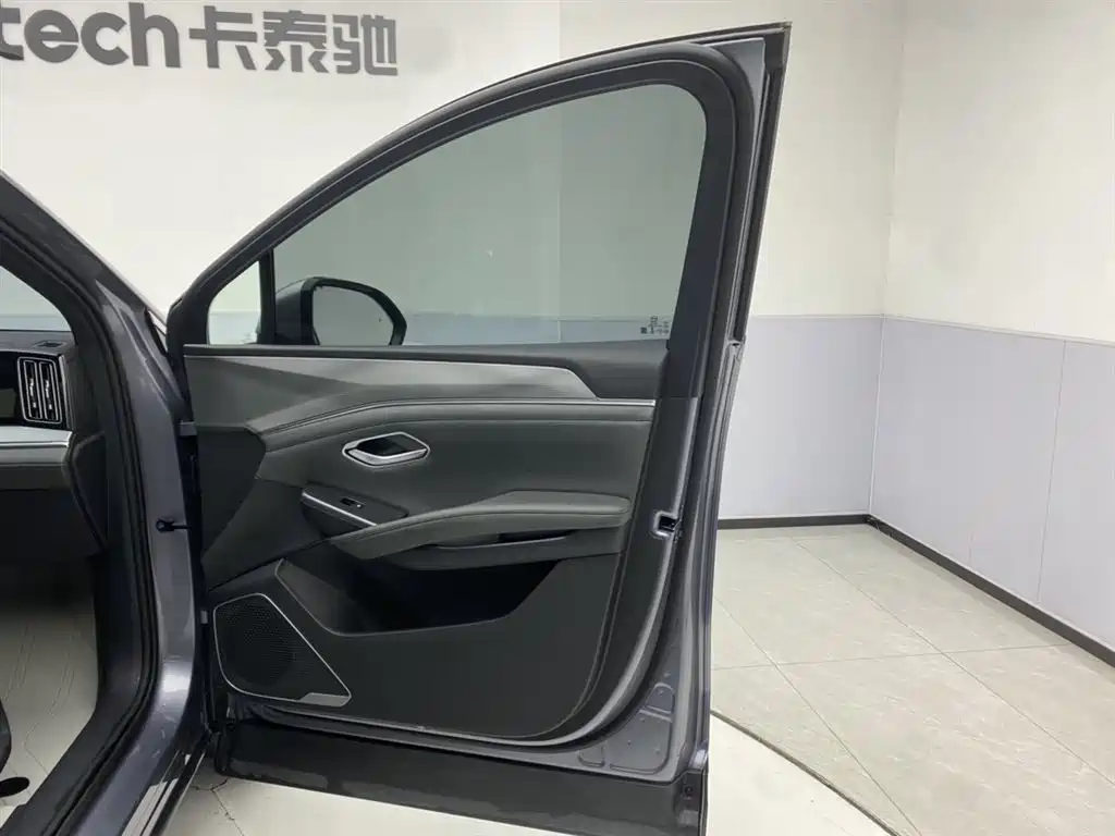 BYD Song L DM-i 2026 DM-i Smart Edition 130KM Superior фото 28
