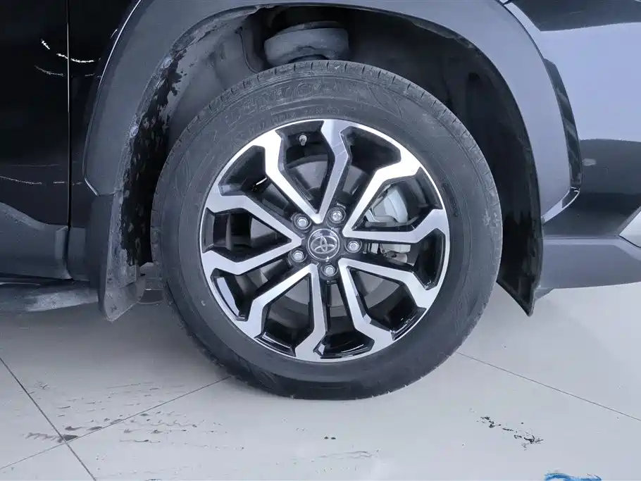 Toyota Frontlander 2022 2.0L CVT Luxury Edition фото 6
