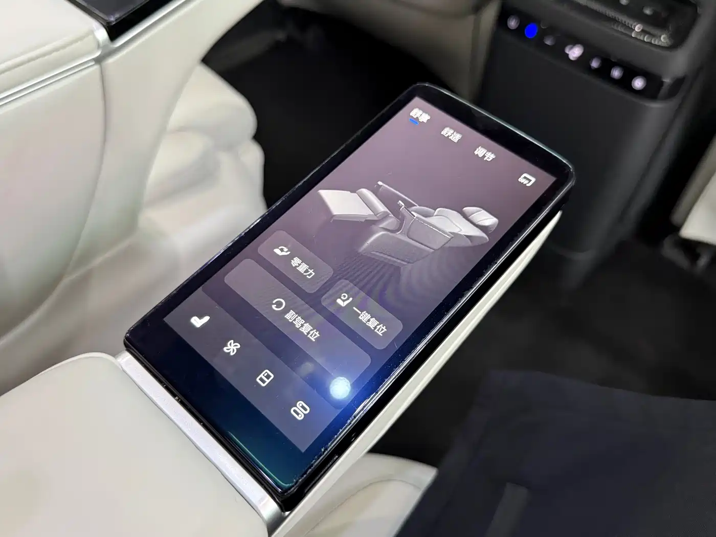 Voyah Auto Voyah Dreamer 2025 PHEV AWD Flagship Kunpeng Edition фото 13