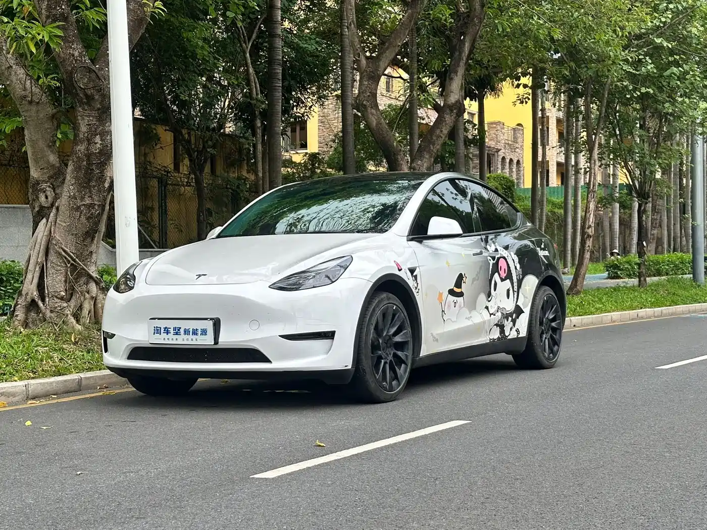Tesla Model Y 2024