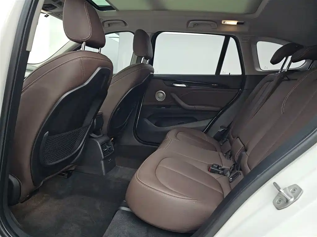 BMW X1 2021 sDrive25Li Leading фото 9