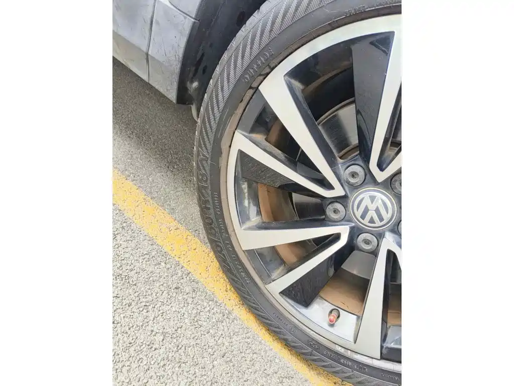 صورة 7 - Volkswagen Tharu
