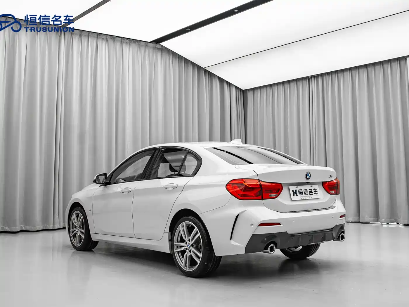 BMW 1 Series 2019 120i Leading M Sport Package фото 6