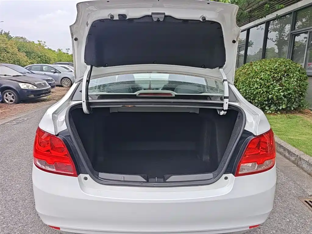 Chevrolet Sail 2015 Sail 3 1.5L Manual Ideal Sunroof Edition фото 19