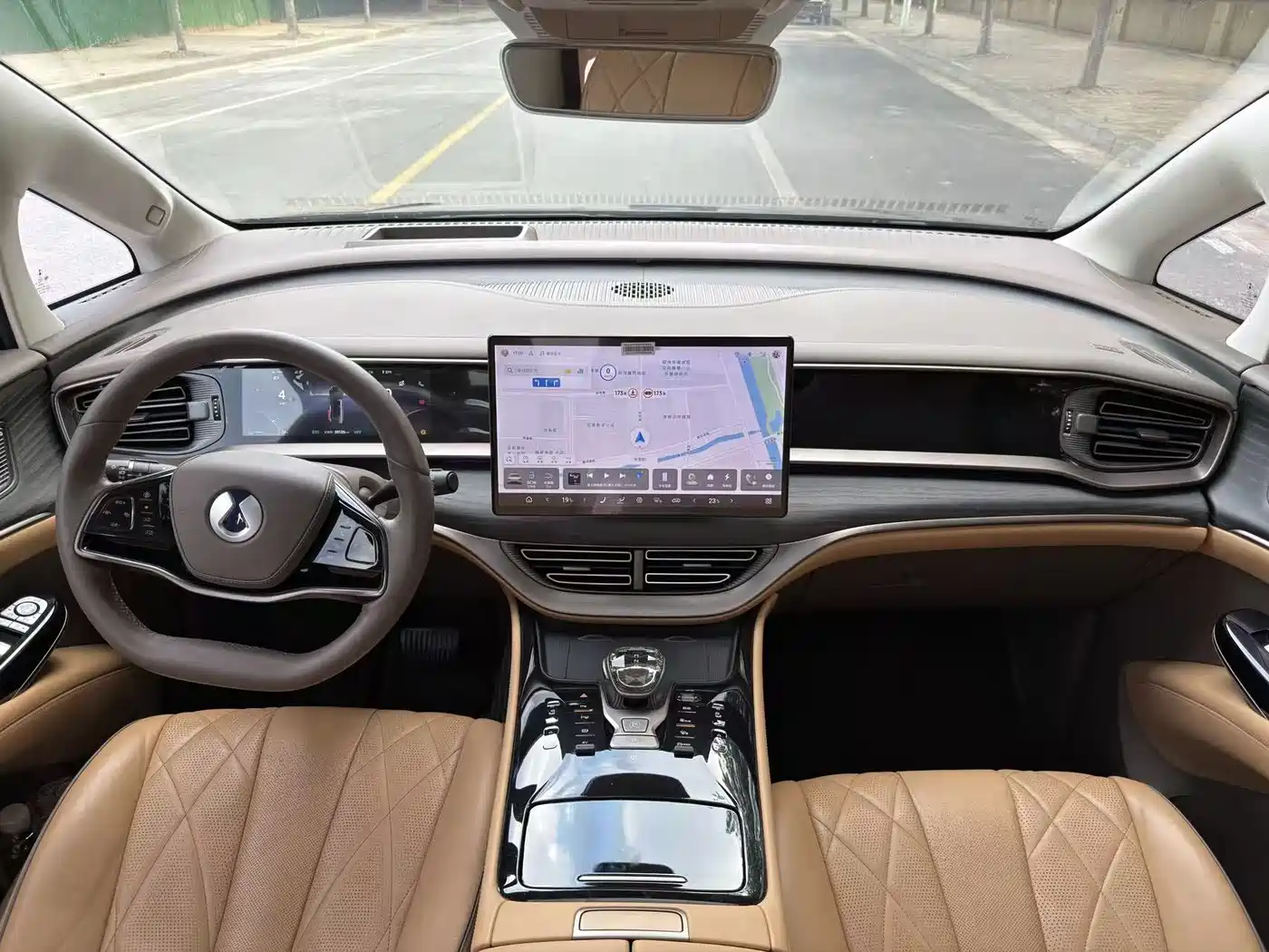 Denza D9 2022 DM-i 970 AWD Flagship фото 9
