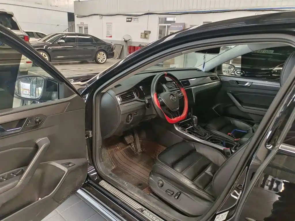 Volkswagen Passat 2017 330TSI DSG Prestige фото 12
