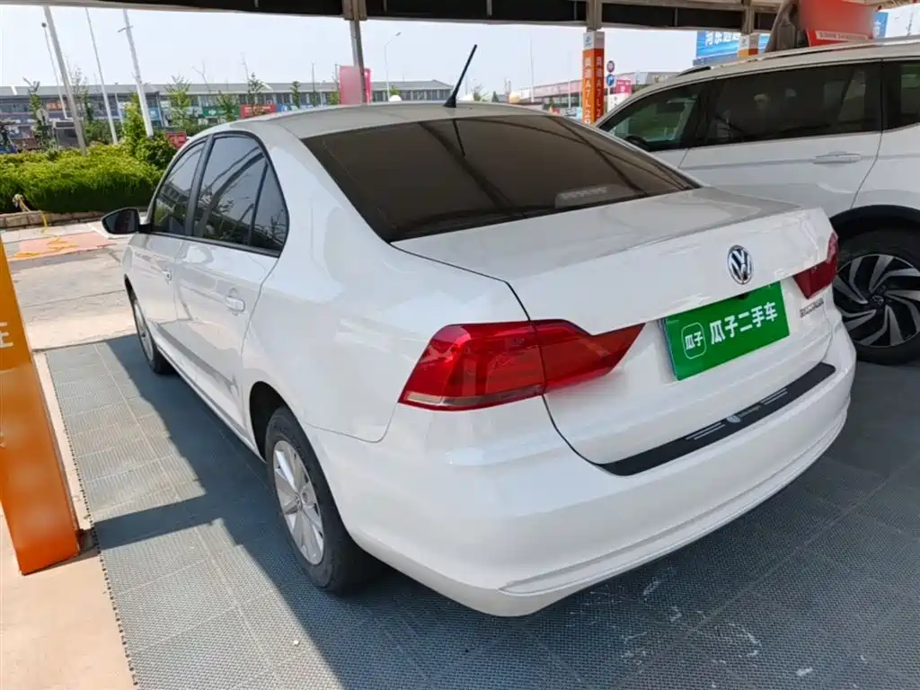 VOLKSWAGEN SANTANA