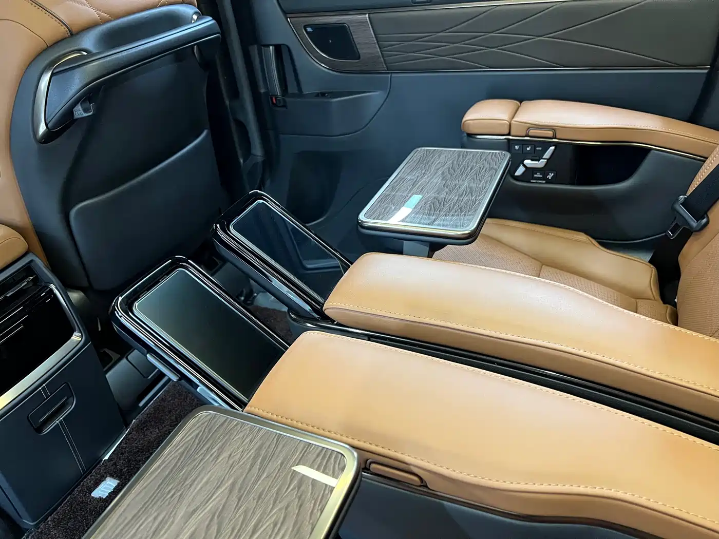 Toyota Vellfire 2024 Crown Hybrid 2.5L Executive Premium Edition фото 13