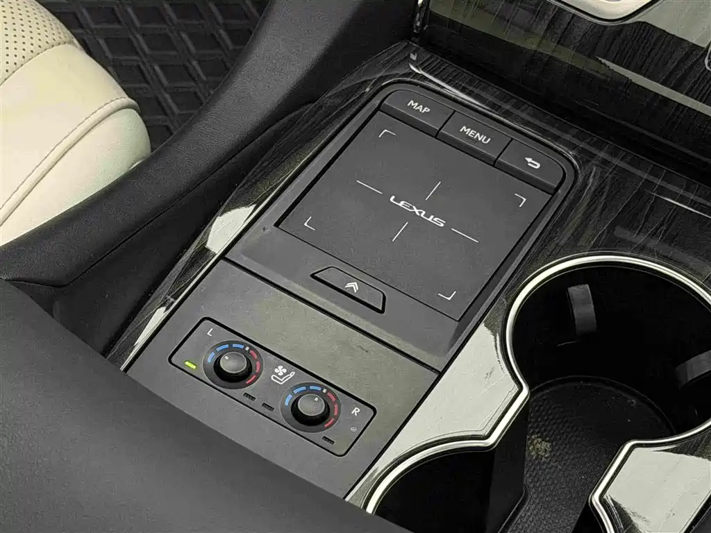 Lexus LM 2021 2020 300h Seven-Seater Elegance Edition