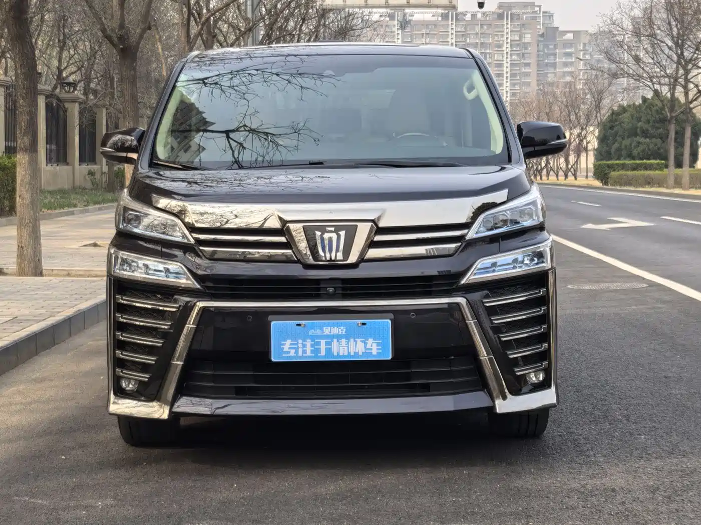 Toyota Vellfire 2021 Crown Hybrid 2.5L HV Supreme Edition фото 3
