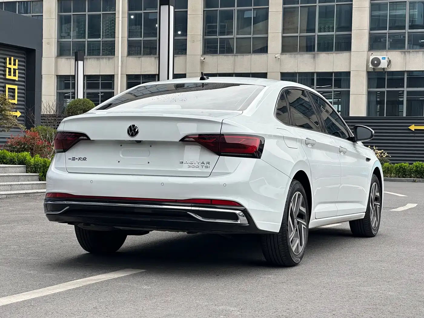 Volkswagen Sagitar 2024 300TSI DSG Surpass Edition фото 7