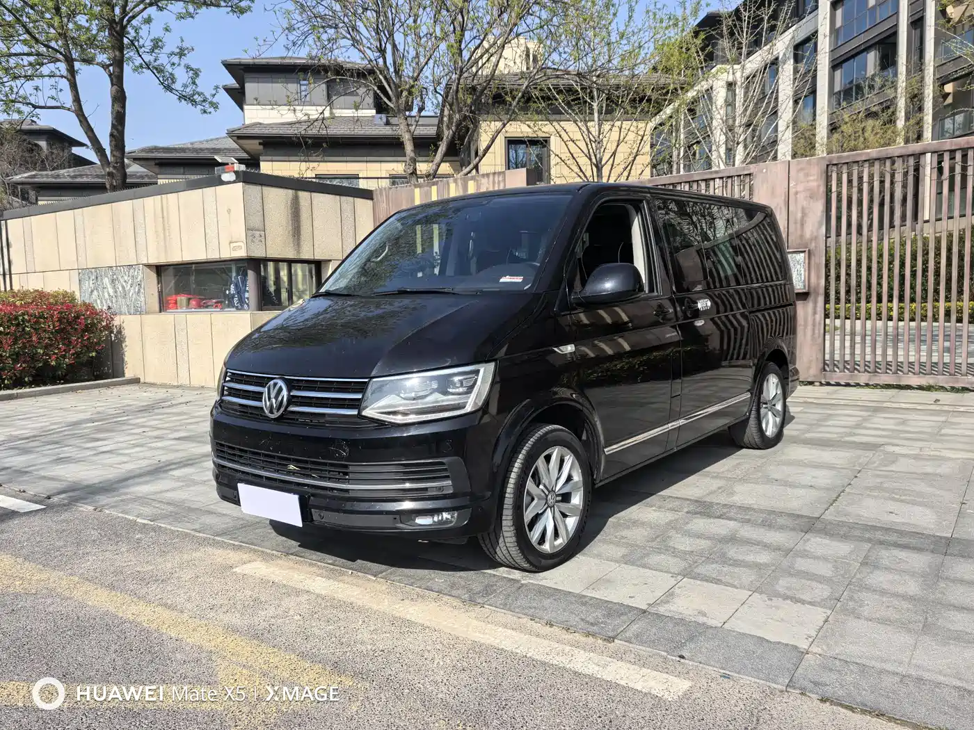 Volkswagen Multivan 2017 2.0TSI 2WD Luxury 7-Seater фото 3