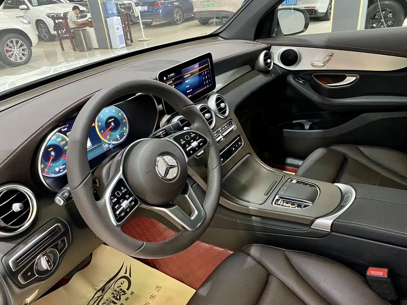 Mercedes-Benz GLC 2021 GLC 260 L 4MATIC Sporty фото 13