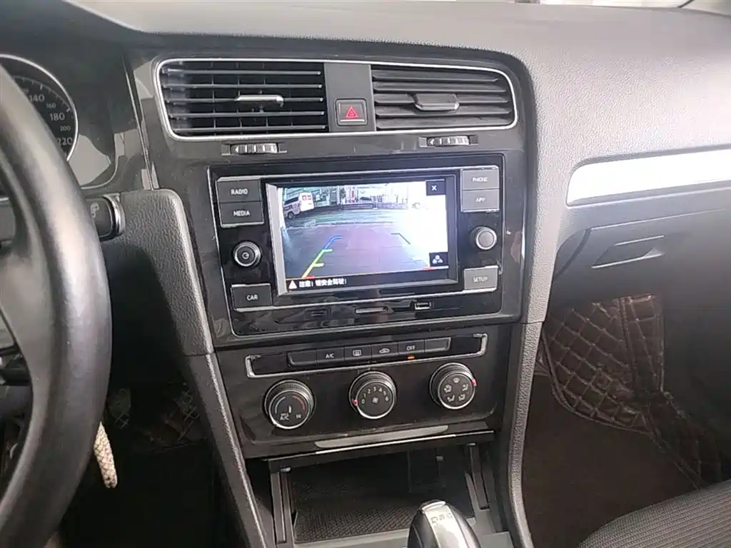 Volkswagen Golf 2018 230TSI Automatic Comfort фото 13