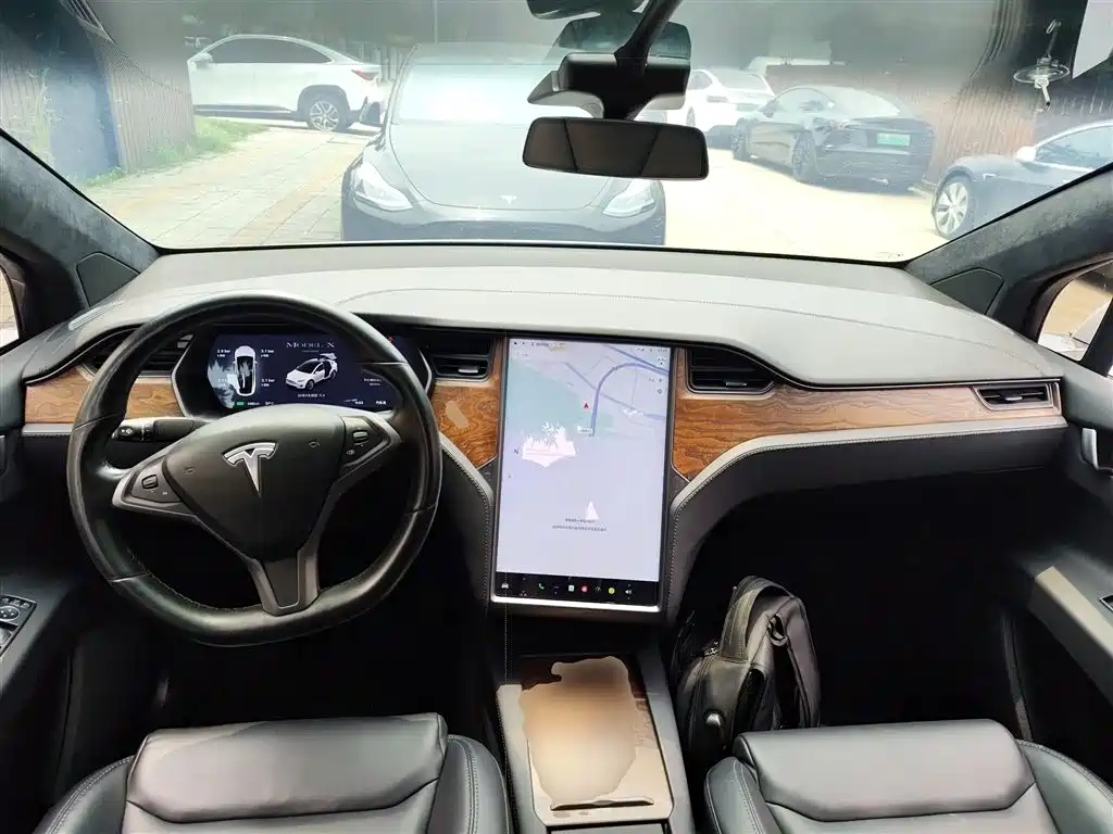 TESLA MODEL X