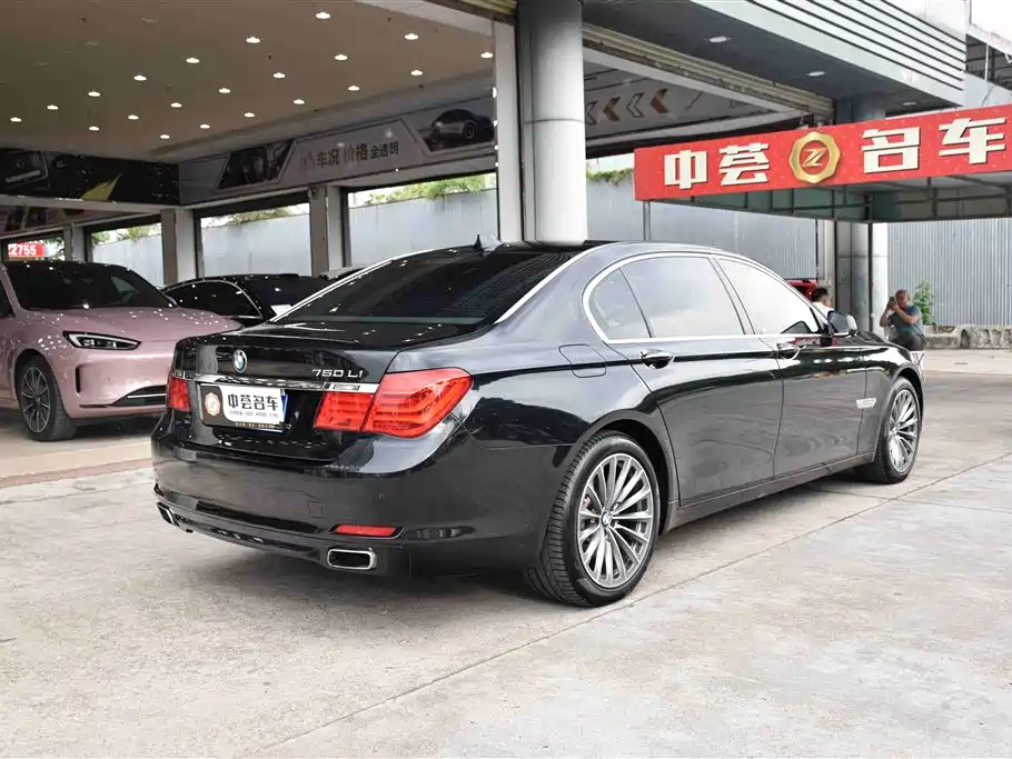 BMW 7 Series 2011 730Li Elegance фото 14