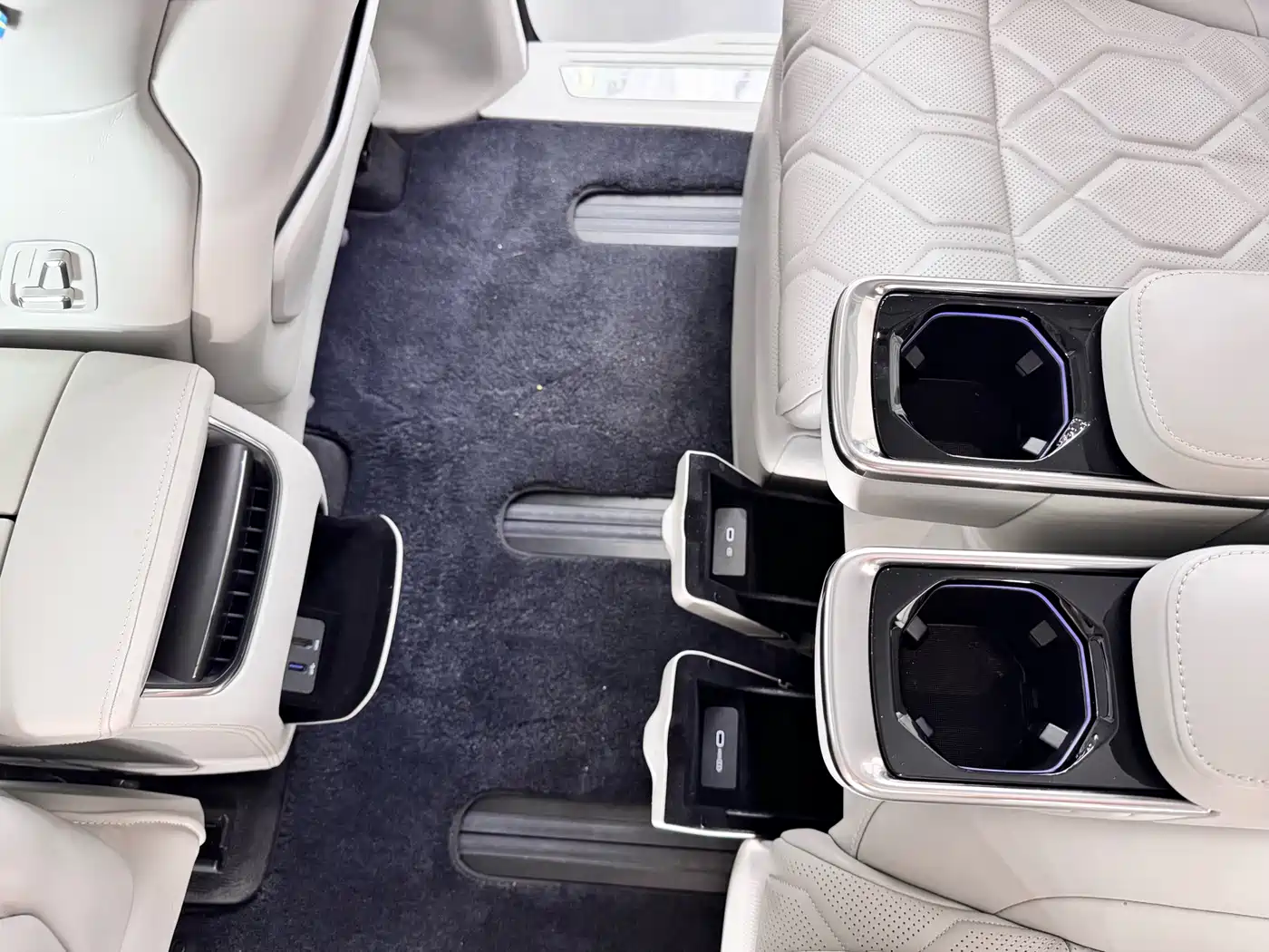 Volvo EM90 2024 2025 Ultra Six-Seater